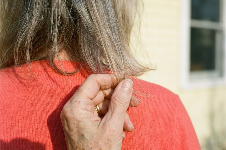 Thin, wispy ends of shoulder-length hair